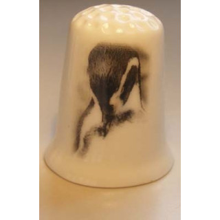 Pinguin kop op een porselein vingerhoedje nr02