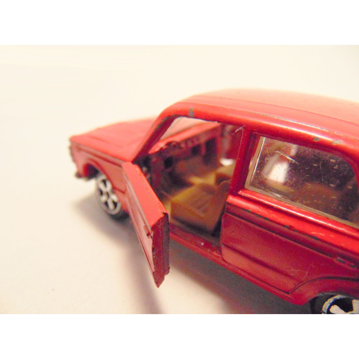 Fiat 125 sedan 1:43 rood
