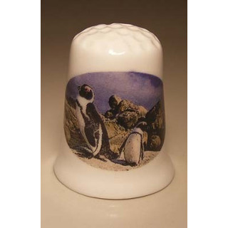 Pinguins op een porselein vingerhoedje