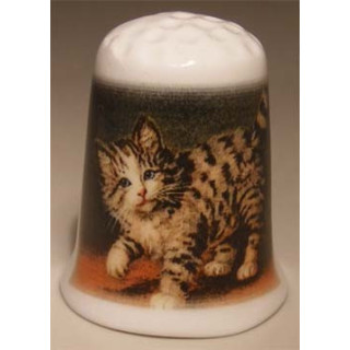 Poes op een porselein vingerhoedje nr02