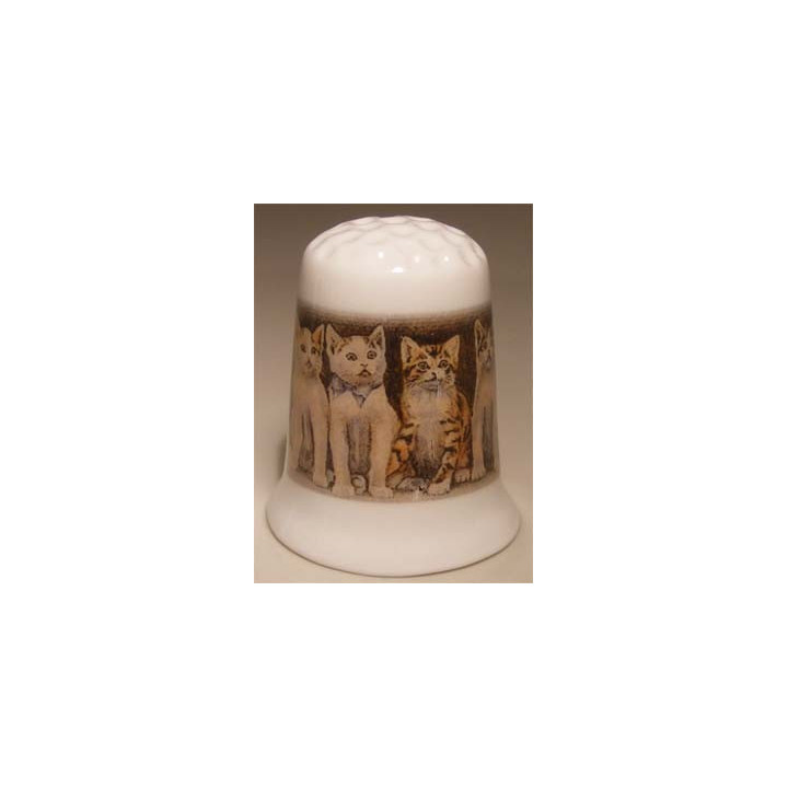 Poezen op een porselein vingerhoedje nr03