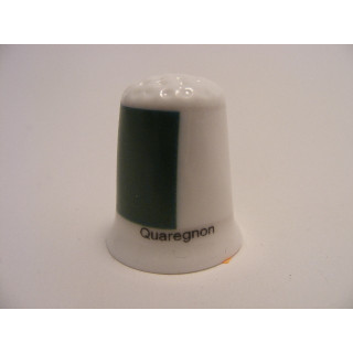 Quaregnon vlag Belgie op een porselein vingerhoedje