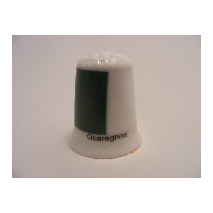 Quaregnon vlag Belgie op een porselein vingerhoedje