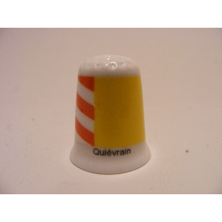 Quievrain gemeente vlag in Belgie op een porselein vingerhoedje