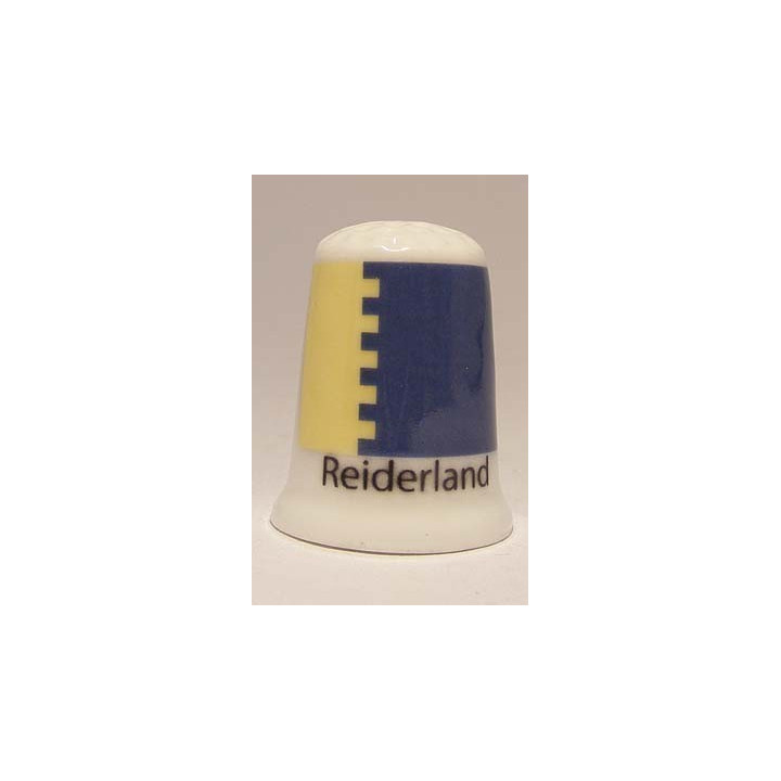 Reiderland Nederlandse gemeentevlag op een porselein vingerhoedje