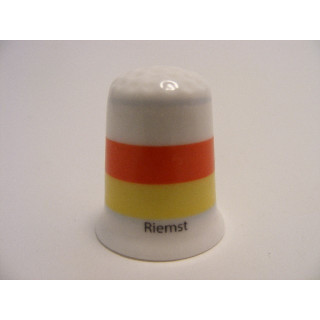 Riemst vlag Belgie op een porselein vingerhoedje