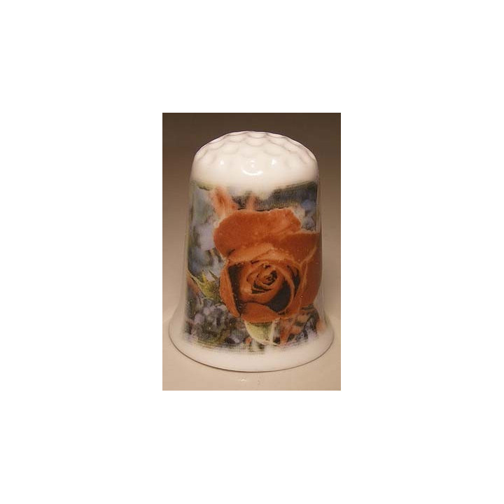 Roos bloem op een porselein vingerhoedje nr03