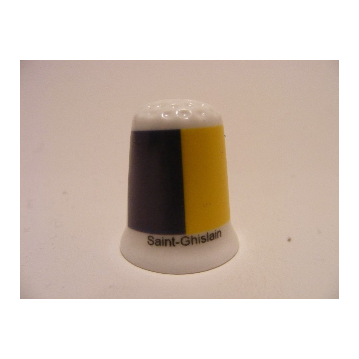 Saint Ghislain stads vlag in de provincie Henegouwen in Belgie op een porselein vingerhoedje