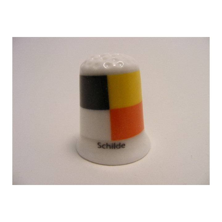 Schilde vlag Belgie op een porselein vingerhoedje