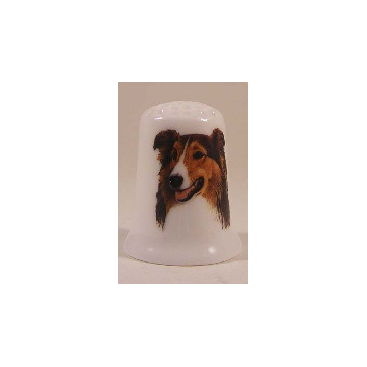 Shetland Sheepdog hond op een porselein vingerhoedje