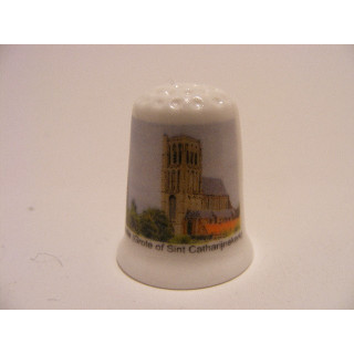 Sint Catharijnekerk in de vestingstad Brielle op een porselein vingerhoedje