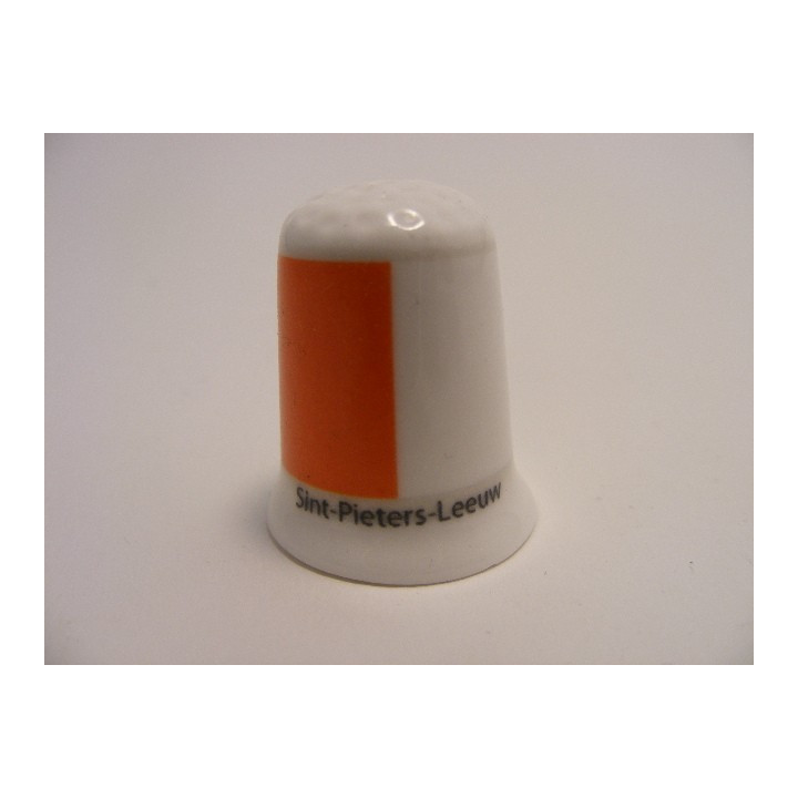 Sint-Pieters-Leeuw vlag Belgie op een porselein vingerhoedje