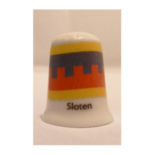 Sloten gemeentevlag in Friesland op een porselein vingerhoedje
