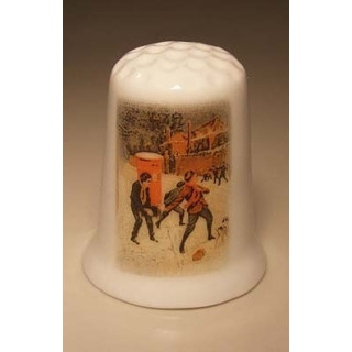 Sneeuwballen gooien wintertafereel op een porselein vingerhoedje