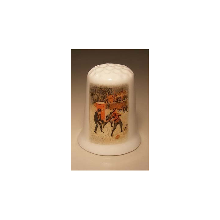 Sneeuwballen gooien wintertafereel op een porselein vingerhoedje