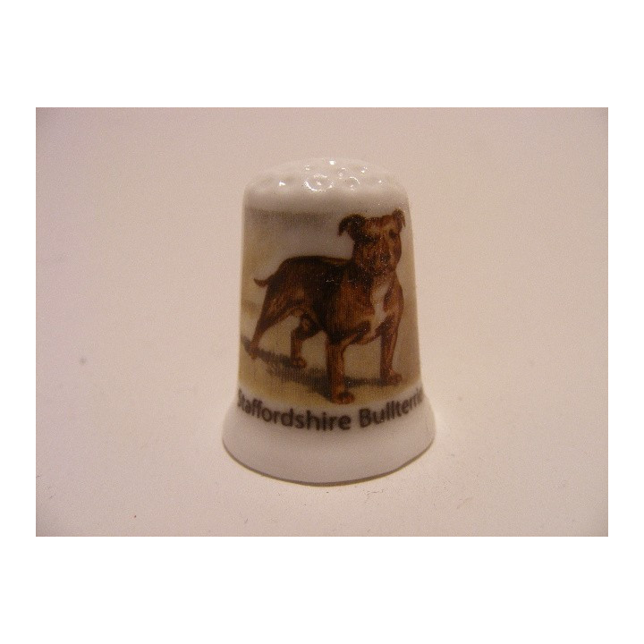 Staffordshire Bullterrier getekend op een porselein vingerhoedje
