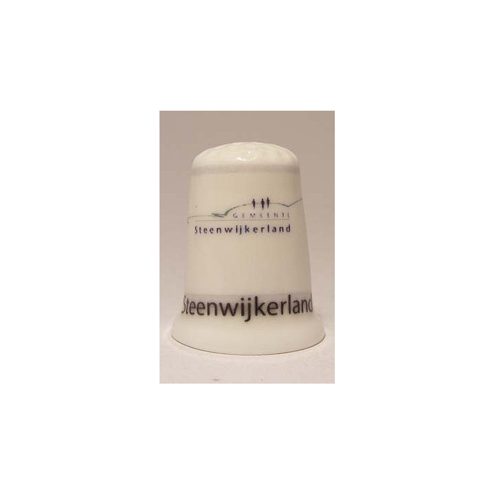 Steenwijkerland Nederlandse gemeentevlag op een porselein vingerhoedje