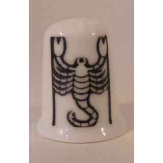 Sterrenbeeld Schorpioen getekend op een porselein vingerhoedje