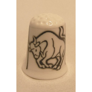 Sterrenbeeld Stier getekend op een porselein vingerhoedje