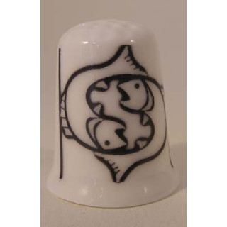 Sterrenbeeld Vissen getekend op een porselein vingerhoedje