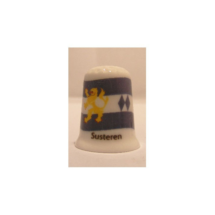 Susteren Nederlandse gemeentevlag op een porselein vingerhoedje
