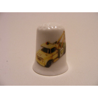 Takelwagen British Petroleum BP afbeelding op een porselein vingerhoedje