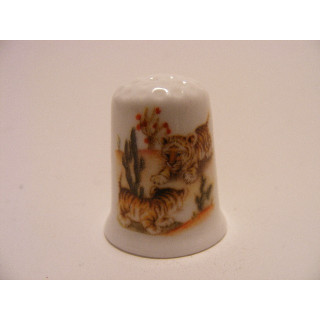 Tijger welpjes getekend op een porselein vingerhoedje