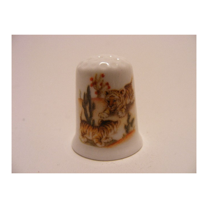 Tijger welpjes getekend op een porselein vingerhoedje