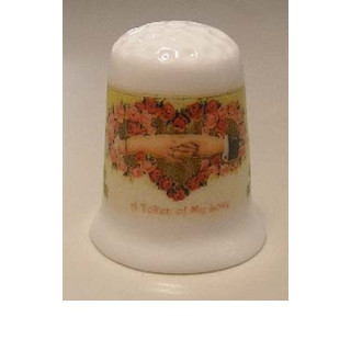 Token of love Valentijn op een porselein vingerhoedje