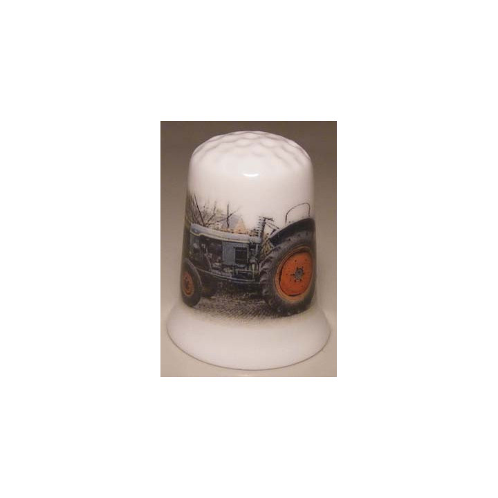 Tractor foto op een porselein vingerhoedje