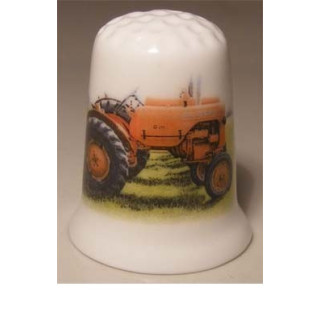 Tractor op een porselein vingerhoedje nr02