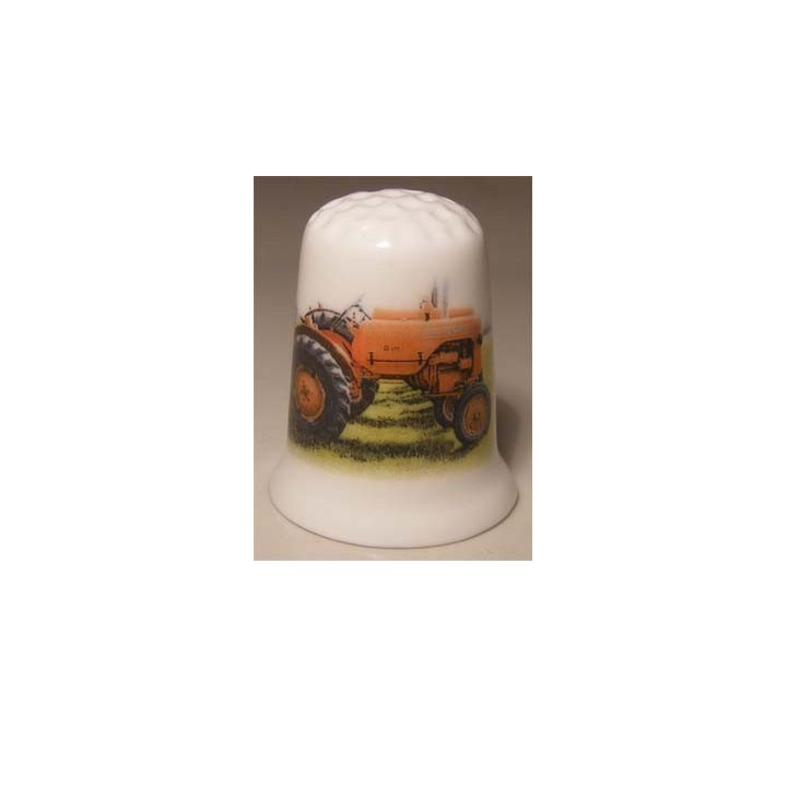 Tractor op een porselein vingerhoedje nr02