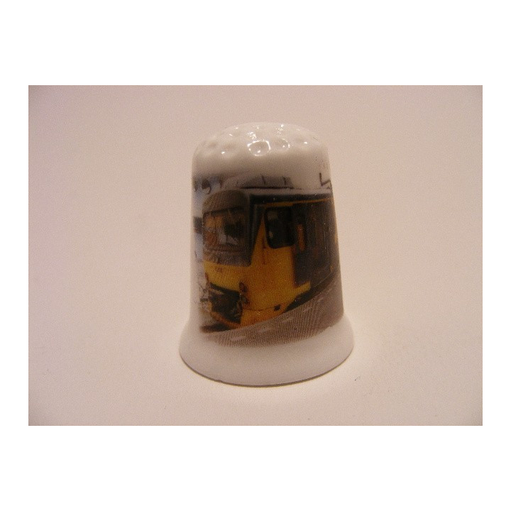 Trein NS op een porselein vingerhoedje