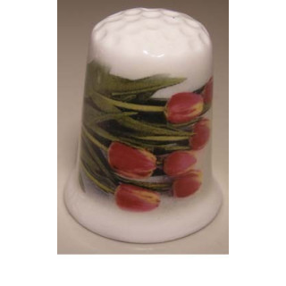 Tulpen bloem op een porselein vingerhoedje