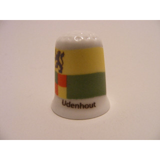 Udenhout op een porselein vingerhoedje