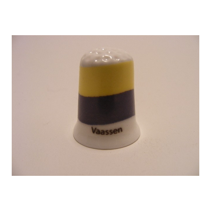 Vaassen op een porselein vingerhoedje