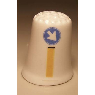 Rechts aanhouden verkeersbord op een vingerhoedje