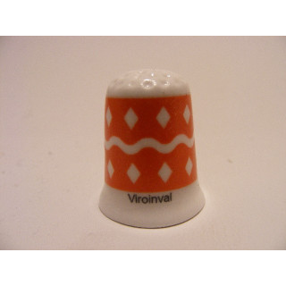 Viroinval gemeente vlag in Belgie op een porselein vingerhoedje