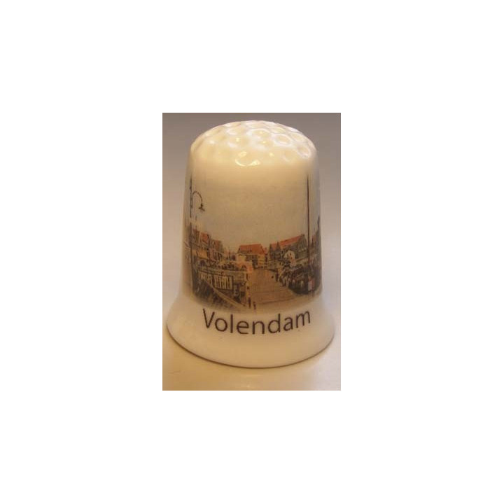 Volendam op een porselein vingerhoedje