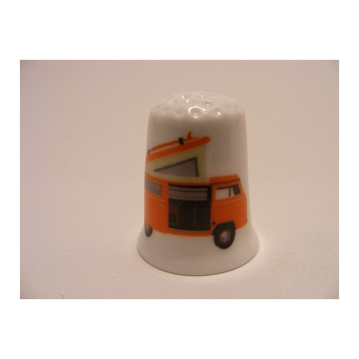 Volkswagen camper bus op een porselein vingerhoedje