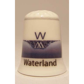 Waterland Nederlandse gemeentevlag op een porselein vingerhoedje