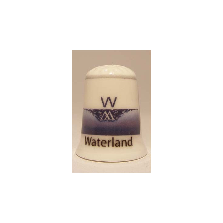 Waterland Nederlandse gemeentevlag op een porselein vingerhoedje