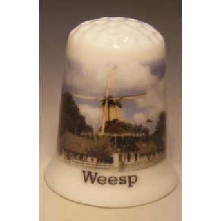 Weesp op een porselein vingerhoedje