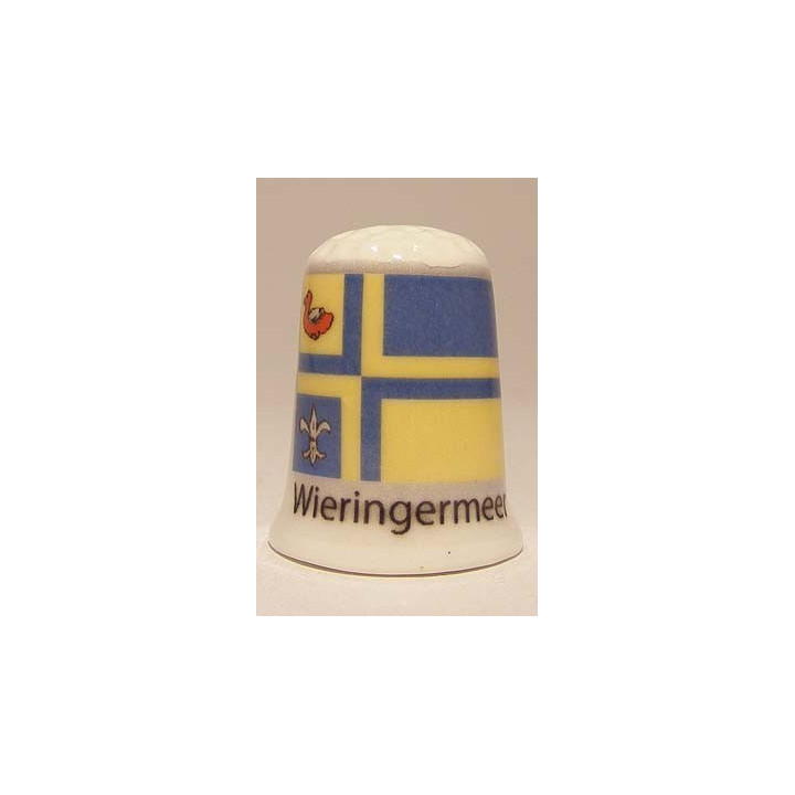 Wieringermeer Nederlandse gemeentevlag op een porselein vingerhoedje