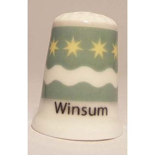 Winsum Nederlandse gemeentevlag op een porselein vingerhoedje