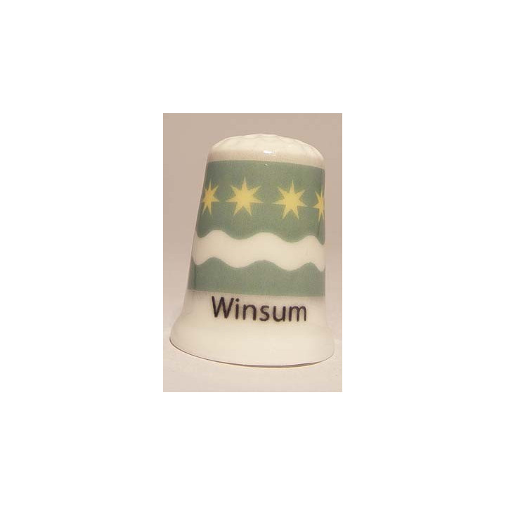Winsum Nederlandse gemeentevlag op een porselein vingerhoedje