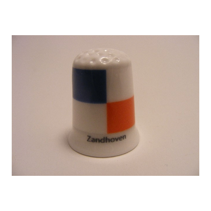 Zandhoven vlag Belgie op een porselein vingerhoedje