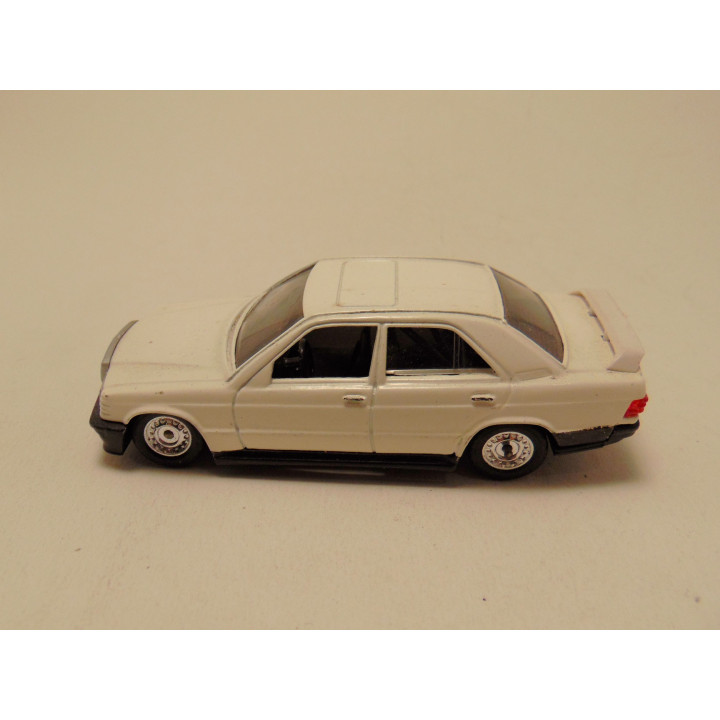 Mercedes 190 E met sunroof 1:43 Verem Creme