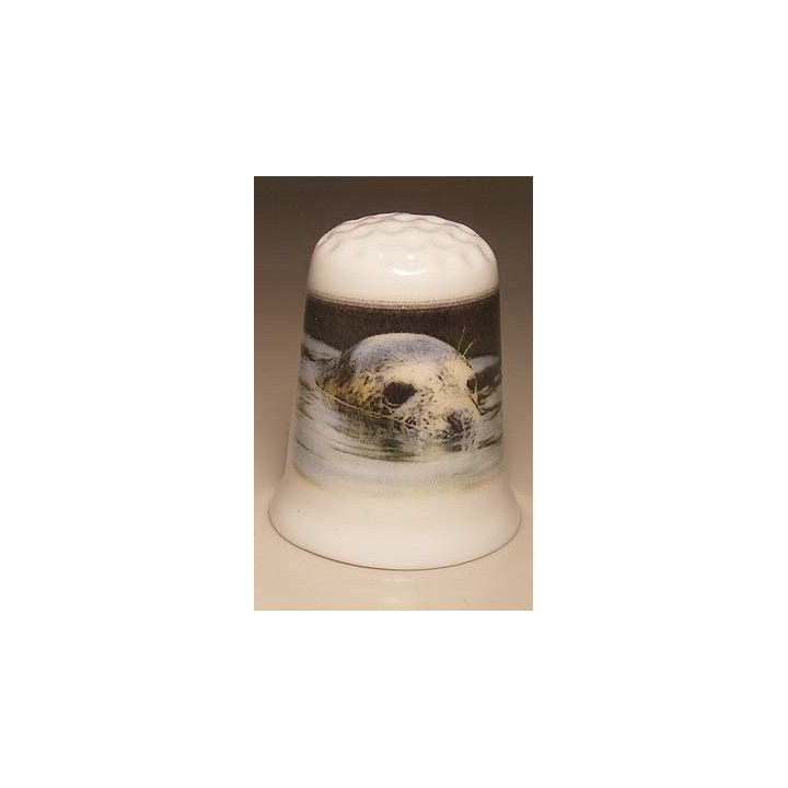 Zeehond op een porselein vingerhoedje nr02