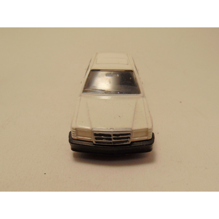 Mercedes 190 E met sunroof 1:43 Verem Creme